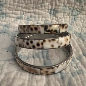 Shell bangle trio! For the beach, poolside or lakeside!
